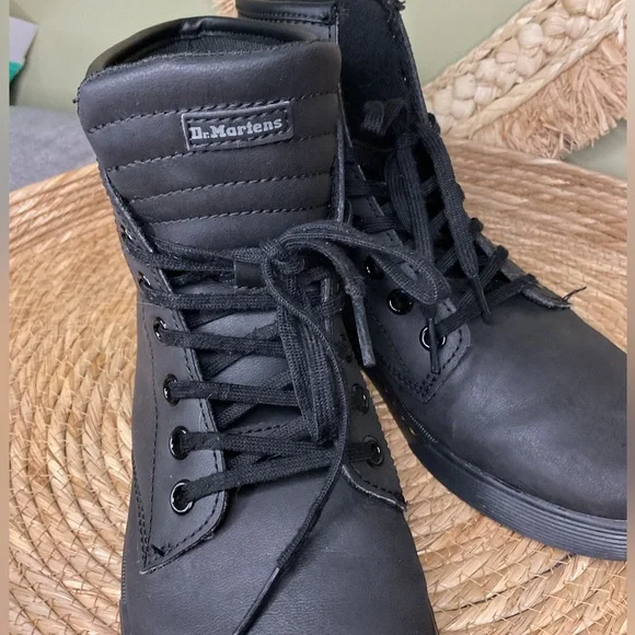 Womens Dr. Martens Sheridan 8-Eye Boot - matte Black Size 6 - Picture 7 of 12